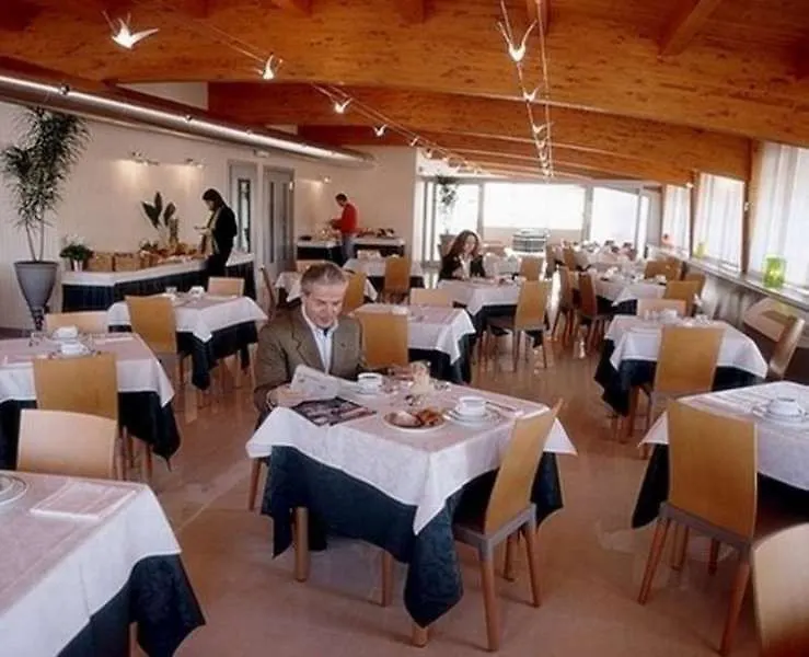 B&B Hotel Milano La Spezia 4*, מילאנו איטליה